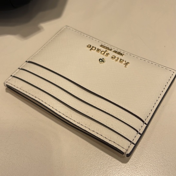 Kate Spade Madison Saffiano Leather Small Slim Card Holder
COLOR: Meringue 
NWT - Picture 4 of 16